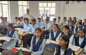 ज़िला शिक्षा अधिकारी छिंदवाड़ा श्री बघेल ने किया शासकीय मॉडल उ.मा.वि. व कन्या उ.मा.वि. अमरवाड़ा का निरीक्षण