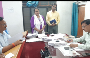 कलेक्टर श्री शैलेंद्र सिंह ने किया तहसीलदार और नायब तहसीलदार कोर्ट उमरेठ का औचक निरीक्षण