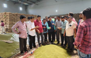 तहसीलदार एंव फुड अधिकारी को मूंग खरीदी केन्द्र कुंडा में हो रही परेशानी से कराया अवगत.