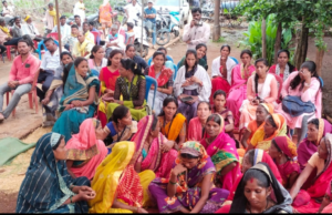 पेसा जिला समन्वयक ने ग्राम गड़िया में आयोजित सामाजिककार्यक्रम में 21 ग्राम के ग्रामसभा अध्यक्षों को बताये उनके अधिकार