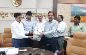 कलेक्टर श्री शीलेंद्र सिंह के प्रयासों से जिले के विद्यार्थियों के लिए हिंदी में उपलब्ध हुईं नीट और जे.ई.ई. की पुस्तकें