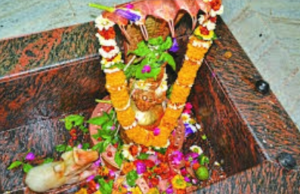 छिदंवाडा के पातालेश्वर शिव मंदिर (मोक्षधाम मंदिर) में सावन सोमवार में चिता भस्म से हो रहा भगवान का श्रृंगार, भक्तों की उमड़ रही भीड़..