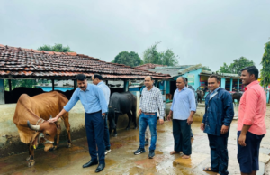 उप संचालक कृषि श्री सिंह ने किया प्राकृतिक खेती के इनपुट रिर्सोस सेन्टर का अवलोकन