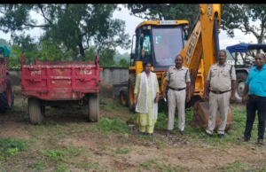 तामिया के ग्राम बांगई मुंगरिया में अवैध उत्खनन करते पाये जाने पर 01 वाहन जेसीबी मशीन व 01 ट्रेक्टर ट्रॉली जप्त