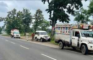 परिवहन विभाग के जांच दल द्वारा छिंदवाड़ा-नागपुर-पांढुर्णा मार्ग में की गई वाहनों की सघन जाँच