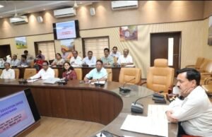 स्कुल प्राचार्य एंव शिक्षक जो मुख्यालय से दूर रह रहे उन्होंने तत्काल निलंबित करें….