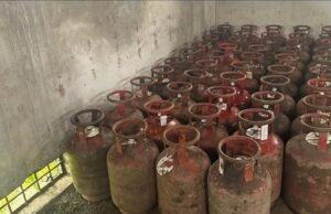 मेसर्स सुविधा गैस गोदाम की आकस्मिक जांच में (रिलायंस एलपीजी) खाध नागरिक आपूर्ति विभाग ने 10 लाख 41 हजार 405 रूपये के सिलेंडर कियें जब्त..