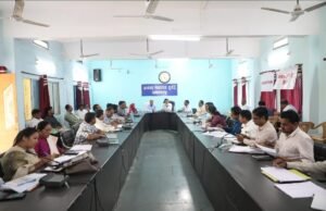 कलेक्टर श्री सिंह ने किया ग्राम बसुरिया कला और हड़ाई का औचक निरीक्षण..