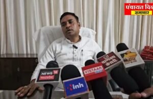 पूर्व मुख्यमंत्री कमलनाथ के बंगले में परासिया विधायक सोहन वाल्मीक और जिला पंचायत अध्यक्ष संजय पुन्हार के बीच हुआ जमकर विवाद.