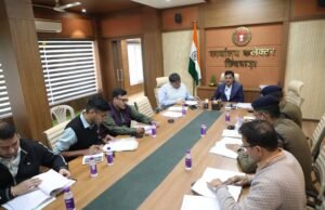 सड़क सुधार, यातायात नियमों का कड़ाई से पालन कराने और हेलमेट अनिवार्य करने के संबंध में महत्वपूर्ण निर्णय