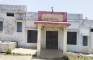 क्षतिग्रस्त, खंडरनुमा आश्रम शाला भवन में गुजर बसर करने मजबूर होंगे आदिवासियों के बच्चों..?