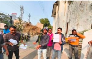 छिंदवाड़ा जिलें में प्रधानमंत्री आवास योजना में फर्जीवाड़ा, हितग्राही ने किया अनोखा प्रदर्शन ….…..