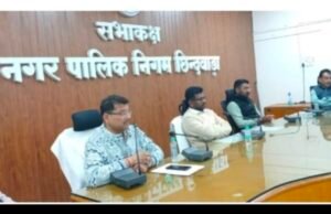 महापौर और ईश्वर सिंह चंदेली की अध्यक्षता में शहर की स्वच्छता को लेकर महत्वपूर्ण बैठक संपन्न…