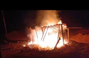 सावँगा में रेत जांच चौकी को जलाया : रेत के डंपर से बाइक सवार बुरी तरह घायल होने से भड़के थे लोग , ग्रामीणों का धरना ,पुलिस बल तैनात