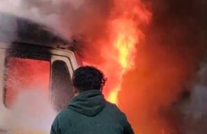 जिला चिकित्सालय में एम्बुलेंस में लगी आग, कोई जनहानि नही