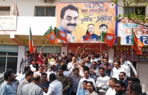 भाजपा जिलाध्यक्ष श्री शेषराव यादव ने कार्यकर्ताओं के साथ मनाया दिल्ली विधानसभा विजय का उत्सव…