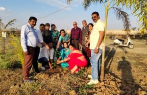 मेहरा समाज के पदाधिकारी ने भी एक पेंड माँ के नाम किया पौधरोपण…