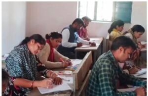 महापौर को पीजी कालेज की क्लास रुम में विद्यार्थी देखकर रह गए आश्चर्यचकित .