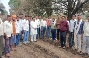 खडी फसल में आग लगने से किसान को भारी नुकसान, किसानों से मिलने पहुंचे जिला महामंत्री टीकाराम चंद्रवंशी, हर संभव मदद का दिया आश्वाशन