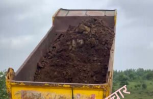 चौरई के मोरखा में मुरम का अवैध खनन बेखौफ जारी….समतलीकरण के नाम पर मुरम का अवैध उत्खनन..