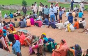 जिलें में यूरिया की किल्लत से जूझते किसान…सुबह 5 बजें से दिनभर भूखे प्यासे उम्मीद लगाए लाइन में लगी महिलाएं…