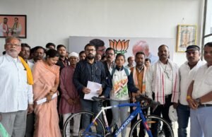 सांसद के प्रयास से अब माधुरी ले सकेगी राष्ट्रीय और अंतर्राष्ट्रीय स्तर की सायकल रेस प्रतियोगिता में भाग