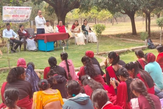शासकीय संजय निकुंज नर्सरी में बीएसडब्ल्यू एवं एमएसडब्ल्यू के छात्र-छात्राओं का शैक्षणिक भ्रमण