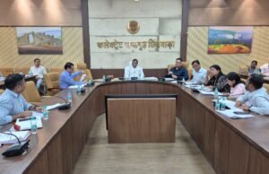 कलेक्टर की सख्ती: सीएम हेल्पलाइन में लापरवाही पर वेतन कटेगा, जर्जर भवन होंगे ध्वस्त