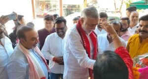 भाजपा जिलाध्यक्ष के घर सजा सियासी दरबार: मंत्री प्रहलाद पटेल का भव्य स्वागत, विकास पर मंथन