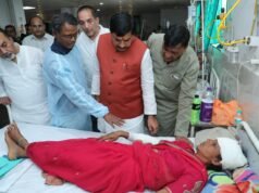 दुर्घटना पीड़ितों के बीच पहुंचे मुख्यमंत्री, परिजनों को दिया सहारा