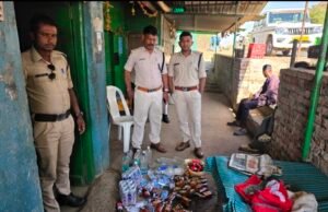 ढाबे और घर से देशी-विदेशी शराब बरामद, गांव- गांव नाबालिगों तक पहुंच रहा नशा…