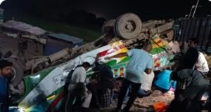 छिंदवाड़ा में भीषण सड़क हादसा: बस-ट्रक भिड़ंत में 10–11 लोगों की मौत, 30 से अधिक घायल