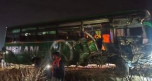 बस और पिकअप में भीषण भिड़ंत, 10 की मौत, 26 घायल — सीएम के कार्यक्रम से लौट रहे थे ग्रामीण…!