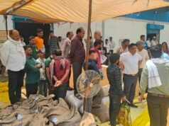 खरीदी केंद्रों की बदहाली पर भड़के अपर कलेक्टर, दो समितियों को थमाया नोटिस