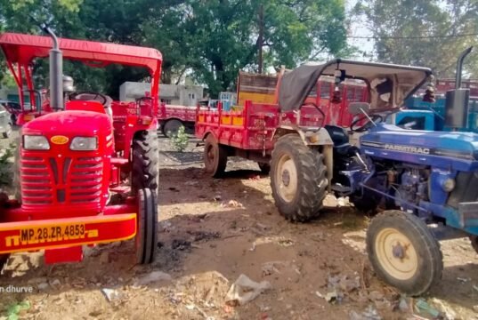 अवैध रेत उत्खनन पर सख्त कार्रवाई, दो ट्रैक्टर जप्त