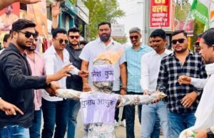 मीनाक्षी नटराजन का नामांकन निरस्त होने के विरोध में युवक कांग्रेस का प्रदर्शन