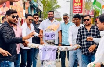 मीनाक्षी नटराजन का नामांकन निरस्त होने के विरोध में युवक कांग्रेस का प्रदर्शन