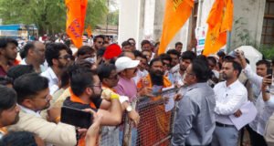 नारियल वाले केसरी नंदन हनुमान मंदिर से नारियल हटाने के आदेश का विरोध: