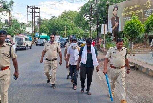 शासकीय कार्य में बाधा और अवैध रेत परिवहन मामले में 4 आरोपी गिरफ्तार, 75 लाख की संपत्ति जब्त