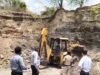 रावणवारा में अवैध कोयला उत्खनन पर कार्रवाई, जेसीबी से भरवाए गए गड्ढे