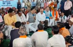 बैतूल कुकरू की वादियों में दिखा मुख्यमंत्री का अलग अंदाज, ग्रामीणों के बीच बैठकर चखी देसी रबड़ी और सुनीं समस्याएं