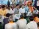 बैतूल कुकरू की वादियों में दिखा मुख्यमंत्री का अलग अंदाज, ग्रामीणों के बीच बैठकर चखी देसी रबड़ी और सुनीं समस्याएं