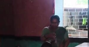 पढ़ाने की बात की तो भड़क गईं शिक्षिकाएं? बच्चों को कक्षा से बाहर निकालने का आरोप, वीडियो वायरल