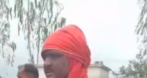 गुरुजी पर शराब के नशे में स्कूल पहुंचने का आरोप, बच्चों से अभद्रता की शिकायत; वीडियो वायरल