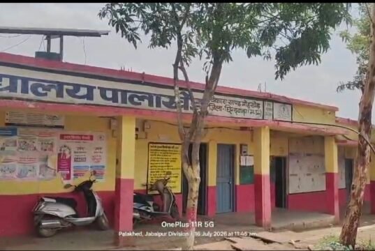 शिक्षा के मंदिर में चाकू की एंट्री! पालाखेड़ के शासकीय उच्चतर माध्यमिक विद्यालय में छात्रों का विवाद पहुंचा हिंसा तक, एक छात्र के हाथ पर मिले चोट के निशान