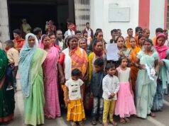 सरपंच पति की मनमानी से फूटा ग्रामीणों का गुस्सा, सैकड़ों ग्रामीण पहुंचे कलेक्ट्रेट; निष्पक्ष जांच की मांग
