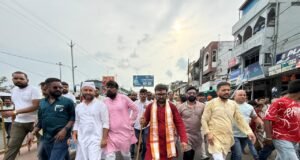 आस्था का अद्भुत संकल्प: मां शारदा के दरबार तक 375 किमी की पदयात्रा पर निकले सांसद बंटी विवेक साहू..