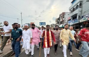 आस्था का अद्भुत संकल्प: मां शारदा के दरबार तक 375 किमी की पदयात्रा पर निकले सांसद बंटी विवेक साहू..