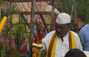 नकुलनाथ ने विश्व आदिवासी दिवस पर रानी दुर्गावती के चरणों में टेका माथा..