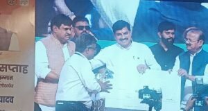 मुख्यमंत्री डॉ यादव ने सौंसर के बुनकर शेषराव निमजे राज्य स्तरीय कबीर बुनकर पुरस्कार से किया सम्मानित
